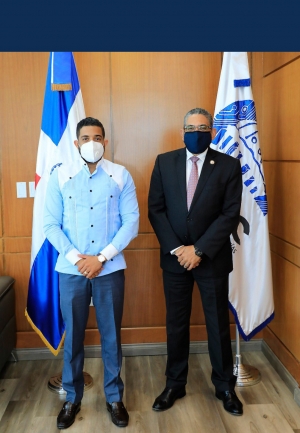 Welinton F. Grull&oacute;n, estuvo reunido en el despacho del director general de la Optic, Pedro A. Quezada